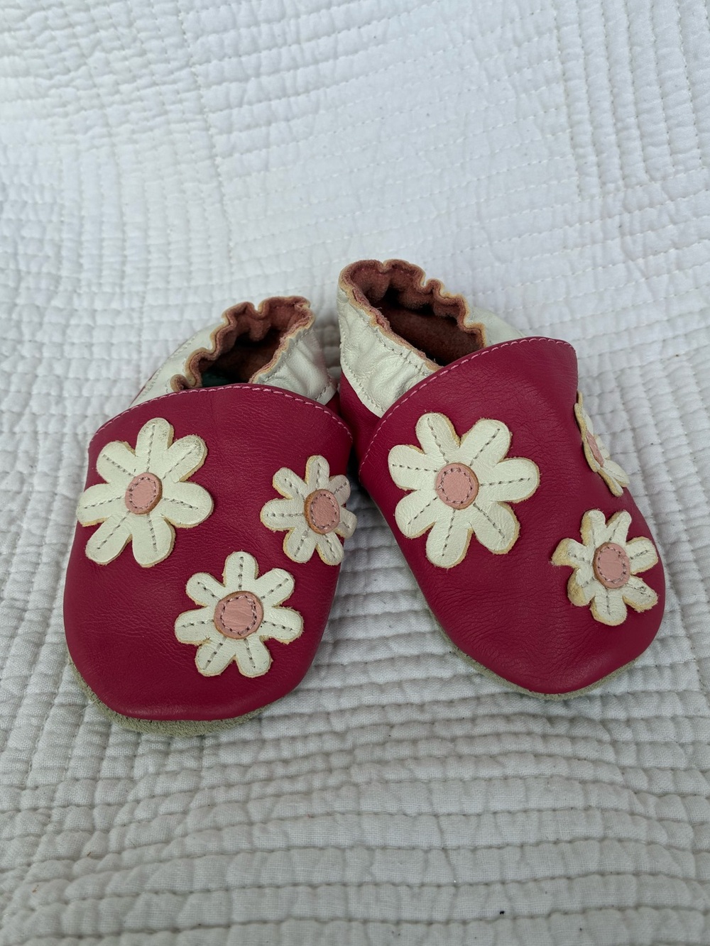 Kids Flower Leather Slip-On Shoes in Pink